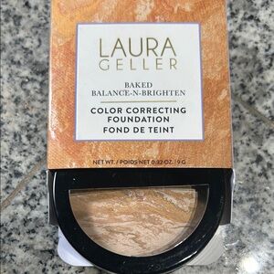 Laura Geller Baked Balance-N-Brighten Foundation - LIGHT
